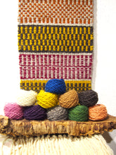 Carica l'immagine nel visualizzatore di Gallery, N°10 Gomitoli 100% Lana Sarda (15gr.), filato sottile, Tintura Naturale