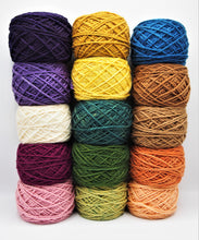 Carica l'immagine nel visualizzatore di Gallery, Gomitolo 100% Lana Merinos "Sogno" (100gr.), 16 tonalità, Tintura Naturale