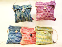 Carica l'immagine nel visualizzatore di Gallery, Borsa a tracolla in Tessuto, Tintura Naturale
