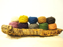 Carica l'immagine nel visualizzatore di Gallery, N°10 Gomitoli 100% Lana Sarda (15gr.), filato sottile, Tintura Naturale