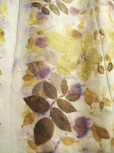Lade das Bild in den Galerie-Viewer, Sciarpa Ecoprint 100% Seta, n°2 varianti, Tintura Naturale