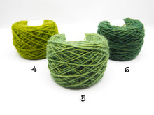 Carica l'immagine nel visualizzatore di Gallery, Gomitolo 100% Lana Sarda (100gr.), 16 colori, filato sottile, Tintura Naturale