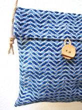 Carica l'immagine nel visualizzatore di Gallery, Borsa a tracolla in Tessuto, Tintura Naturale