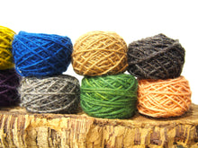 Carica l'immagine nel visualizzatore di Gallery, N°10 Gomitoli 100% Lana Sarda (15gr.), filato sottile, Tintura Naturale