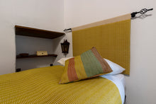 Carica l'immagine nel visualizzatore di Gallery, Cuscino d'arredamento, tessitura bisaccia, 4 varianti, Tintura Naturale