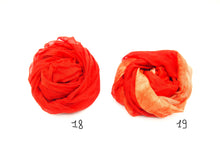 Carica l'immagine nel visualizzatore di Gallery, Sciarpa media 100% Seta, 15 varianti, EDIZIONE LIMITATA, Tintura Naturale