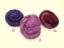 Carica l'immagine nel visualizzatore di Gallery, Sciarpa media 100% Seta, 15 varianti, EDIZIONE LIMITATA, Tintura Naturale