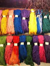 Carica l'immagine nel visualizzatore di Gallery, Matassa 100% Lana italiana (250 gr.), 11 colori, Tintura Naturale