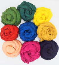 Carica l'immagine nel visualizzatore di Gallery, Sciarpa media 100% Seta, 15 varianti, EDIZIONE LIMITATA, Tintura Naturale