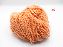 Carica l'immagine nel visualizzatore di Gallery, Matassa 100% Lana italiana (250 gr.), 11 colori, Tintura Naturale