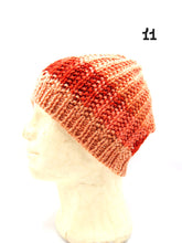 Carica l'immagine nel visualizzatore di Gallery, Cappello fatto a mano 100% Lana, 7 Modelli, Tintura naturale