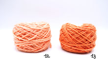 Carica l'immagine nel visualizzatore di Gallery, Gomitolo 100% Lana Merinos (100gr.), n°34 Colori, Tintura Naturale