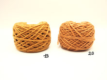Carica l'immagine nel visualizzatore di Gallery, Gomitolo 100% Lana Merinos (100gr.), n°34 Colori, Tintura Naturale