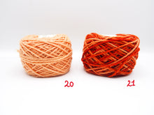 Carica l'immagine nel visualizzatore di Gallery, Gomitolo 100% Lana Merinos "Sogno" (100gr.), 16 tonalità, Tintura Naturale