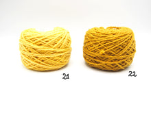 Carica l'immagine nel visualizzatore di Gallery, Gomitolo 100% Lana Merinos (100gr.), n°34 Colori, Tintura Naturale