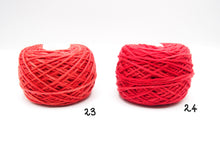 Carica l'immagine nel visualizzatore di Gallery, Gomitolo 100% Lana Merinos (100gr.), n°34 Colori, Tintura Naturale