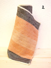 Carica l'immagine nel visualizzatore di Gallery, Runner da tavolo, 190x37 cm., Tintura Naturale