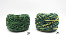 Carica l'immagine nel visualizzatore di Gallery, Gomitolo 100% Lana Merinos (100gr.), n°34 Colori, Tintura Naturale