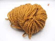 Carica l'immagine nel visualizzatore di Gallery, Matassa 100% Lana italiana (250 gr.), 11 colori, Tintura Naturale