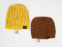 Lade das Bild in den Galerie-Viewer, Handgefertigte Mütze aus 100 % Merinowolle, 10 Varianten, natürliche Färbung
