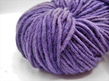 Load image into Gallery viewer, skein 200gr. of 100% &quot;Soft&quot; Merino Wool, Natural Dye
