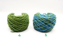 Load image into Gallery viewer, Ball of 100% Merino Wool &quot;Sogno&quot;, 17 shades, Natural Dye
