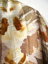 Carica l&#39;immagine nel visualizzatore di Gallery, Stola grande Ecoprint 100% Lana, 3 varianti, Tintura Naturale
