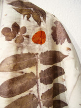 Carica l&#39;immagine nel visualizzatore di Gallery, Stola grande Ecoprint 100% Lana, 3 varianti, Tintura Naturale
