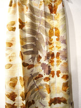 Carica l&#39;immagine nel visualizzatore di Gallery, Stola grande Ecoprint 100% Lana, 3 varianti, Tintura Naturale
