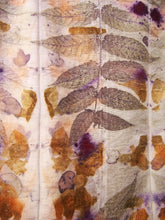 Carica l&#39;immagine nel visualizzatore di Gallery, Sciarpa Ecoprint Lana, 3 varianti, Tintura Naturale
