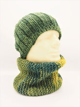 Load image into Gallery viewer, Handmade neck warmer 100% "Sogno" Merinos Wool, 2 variants, Natural Dye
