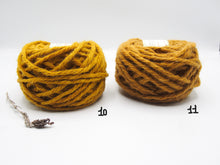 Carica l&#39;immagine nel visualizzatore di Gallery, Gomitolo 100% Lana Sarda (100gr.), 14 colori, filato spesso, Tintura Naturale
