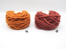Carica l'immagine nel visualizzatore di Gallery, Gomitolo 100% Lana Sarda (100gr.), 26 colori, filato spesso, Tintura Naturale
