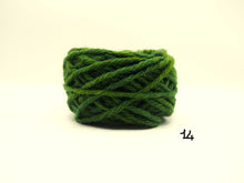 Carica l&#39;immagine nel visualizzatore di Gallery, Gomitolo 100% Lana Sarda (100gr.), 14 colori, filato spesso, Tintura Naturale

