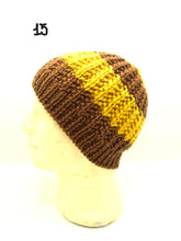 Carica l'immagine nel visualizzatore di Gallery, Cappello fatto a mano 100% Lana, 15 varianti, Tintura naturale
