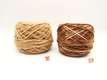 Carica l&#39;immagine nel visualizzatore di Gallery, Gomitolo 100% Lana Merinos &quot;Sogno&quot; (100gr.), 24 tonalità, Tintura Naturale
