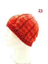Carica l&#39;immagine nel visualizzatore di Gallery, Cappello fatto a mano 100%Lana, 15 Modelli, Tintura naturale
