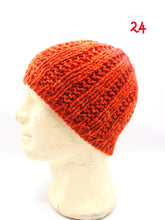 Carica l&#39;immagine nel visualizzatore di Gallery, Cappello fatto a mano 100%Lana, 15 Modelli, Tintura naturale
