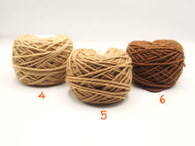 Carica l&#39;immagine nel visualizzatore di Gallery, Gomitolo 100% Lana Merinos &quot;Sogno&quot; (100gr.), 20 tonalità, Tintura Naturale
