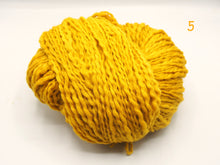 Carica l&#39;immagine nel visualizzatore di Gallery, Matassa 100% Lana italiana (250 gr.), 11 colori, Tintura Naturale
