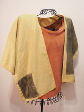 Lade das Bild in den Galerie-Viewer, Kimono aus 100 % Leinen mit Ökodruck, 2 Einzelstücke, natürlich gefärbt
