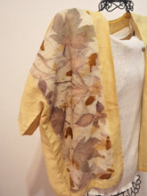 Lade das Bild in den Galerie-Viewer, Kimono aus 100 % Leinen mit Ökodruck, 2 Einzelstücke, natürlich gefärbt
