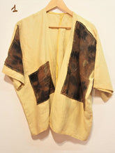 Lade das Bild in den Galerie-Viewer, Kimono aus 100 % Leinen mit Ökodruck, Einzelstück, natürlich gefärbt
