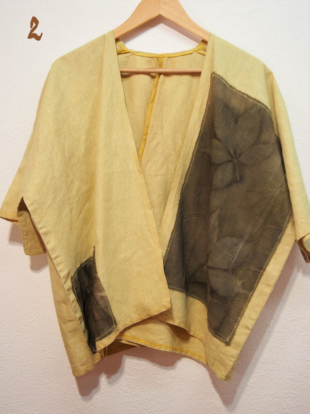 Kimono aus 100 % Leinen mit Ökodruck, 2 Einzelstücke, natürlich gefärbt